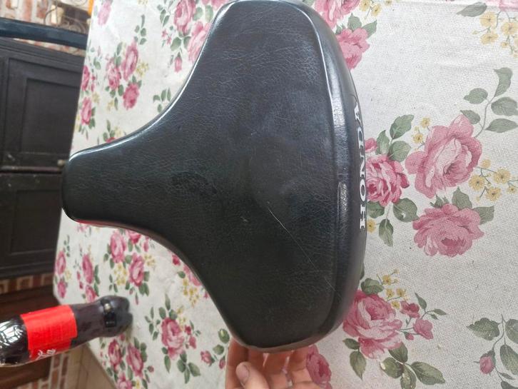 Honda camino zadel, Fietsen en Brommers, Brommeronderdelen | Algemeen, Zadel, Ophalen