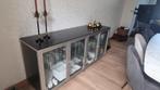 Moderne dressoir met glazen blad., Met deur(en), 150 tot 200 cm, Gebruikt, 50 tot 75 cm