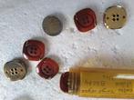 boutons 26 mm carré épais rouge dégradé lignes dorées  B2674, Bouton ou Boutons, Enlèvement ou Envoi, Neuf