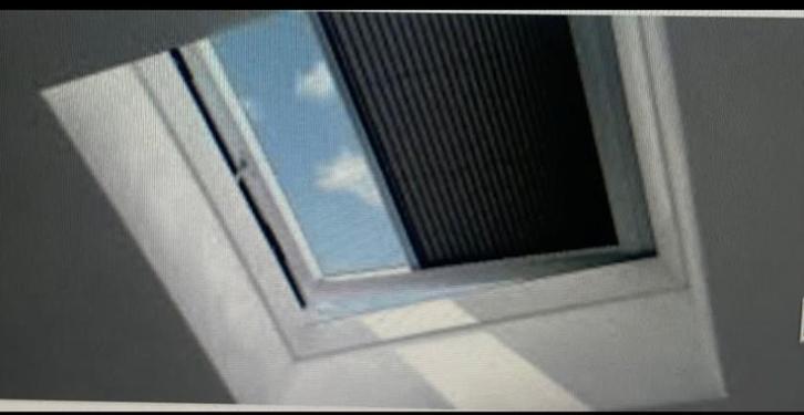 Store plissé electrique Velux : NEUF !, Doe-het-zelf en Bouw, Deuren en Vliegenramen, Nieuw, Overige typen, Ophalen