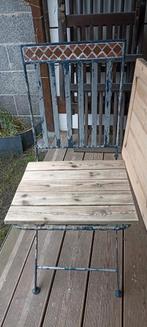Stoel van ijzer en hout
Met tegeltegels, Antiek en Kunst, Ophalen
