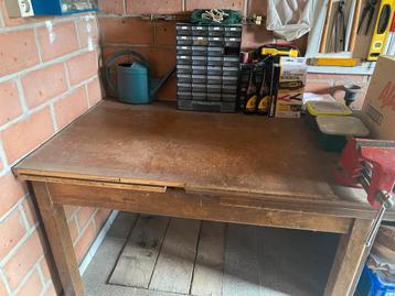Houten vintage tafel beschikbaar voor biedingen