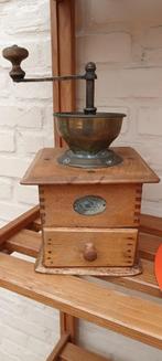 Koffiemolen houten versie, Antiek en Kunst, Ophalen