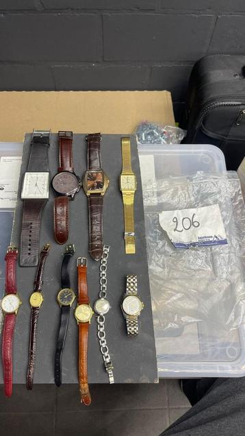 lot (206) horloges uit de hedendaagse en vintage collectie  beschikbaar voor biedingen