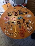 Vintage halssnoeren , oorbellen , broches,, Ophalen, Zo goed als nieuw