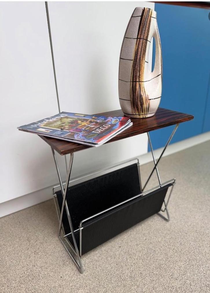 Vintage krantenrek, Huis en Inrichting, Woonaccessoires | Krantenbakken en Lectuurbakken, Ophalen