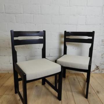 Stoelen van het brutalistische type beschikbaar voor biedingen