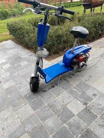 STEP scoooter 49 CC SALORR GAS SCOOTER niet voor openbareweg, Fietsen en Brommers, Ophalen, Zo goed als nieuw
