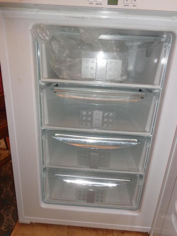 Liebheer voordelige diepvriezer met 4 laden, Elektronische apparatuur, Vriezers en Diepvrieskisten, Zo goed als nieuw, Tussenbouw