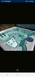 Jacuzzi gratis geleverd geplaatst en 1j garantie, Ophalen of Verzenden, Zo goed als nieuw