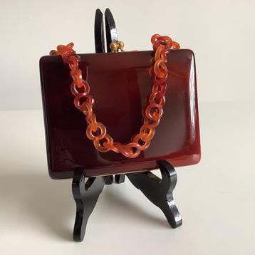 Prachtig vintage Lucite carryall tasje met kettinghandvat beschikbaar voor biedingen