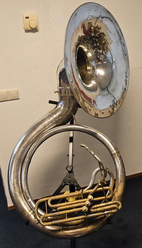 Frank Holton Elkhorn BBb Sousaphone, Musique & Instruments, Instruments à vent | Autre, Utilisé, Cuivre, Enlèvement