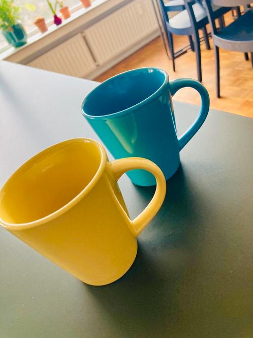 Leuke koffiemokjes, 3EURO voor set van twee, Huis en Inrichting, Keuken | Servies, Zo goed als nieuw, Kop(pen) en/of Schotel(s)
