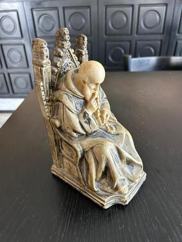 Beeldje in aardewerk beschikbaar voor biedingen
