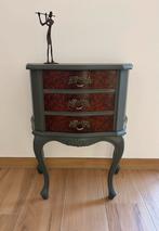 Klassiek - modern gerestyled vintage bijzettafeltje, Huis en Inrichting, 55 tot 75 cm, Zo goed als nieuw, Overige vormen, Hout