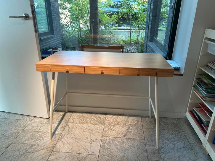 IKEA bureau LILLÅSEN, Huis en Inrichting, Bureaus, Zo goed als nieuw, Bureau, Ophalen