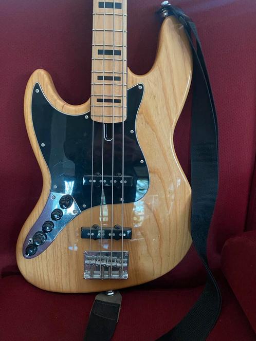 Linkshandige basgitaar - Sire (Marcus Miller), Muziek en Instrumenten, Snaarinstrumenten | Gitaren | Bas, Zo goed als nieuw, Ophalen