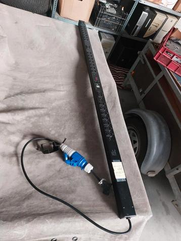 Server kast stroomverdeel blok van APC nu 10 eur, Enlèvement, Comme neuf