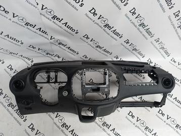 Dashboard van een Mercedes Vito beschikbaar voor biedingen