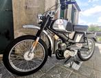 Gerestaureerde bromfiets met papieren, Ophalen