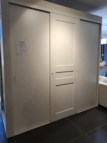 Kast Match 247x246cm - Toonzaalmodel beschikbaar voor biedingen