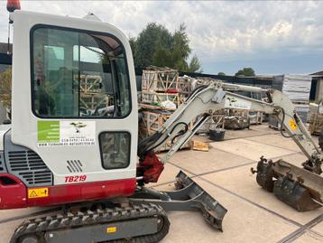 Takeuchi tb219 700 uur bj2017 met 3 bakken beschikbaar voor biedingen