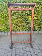 Oude houten schoolkapstok, Ophalen