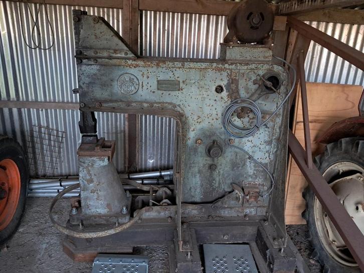 vernet 15kg smeedhamer op eiken onderstel ,verplaatsbaar, Doe-het-zelf en Bouw, Gereedschap | Handgereedschap, Ophalen