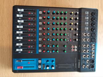 Une table de mixage Yamaha MG12 beschikbaar voor biedingen