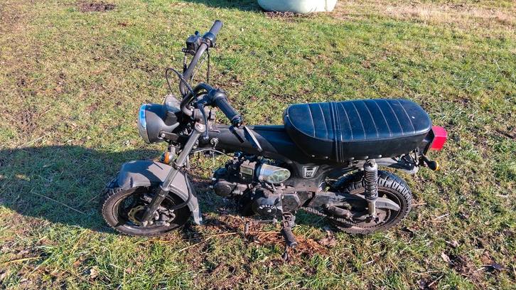 Honda Dax bullit B klasse, Fietsen en Brommers, Brommers | Overige merken, Ophalen