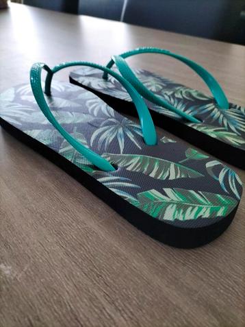 Nieuwe teenslippers maat 40/41 beschikbaar voor biedingen