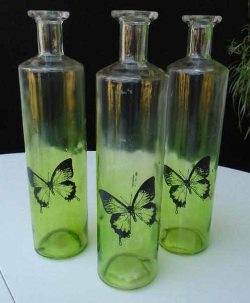 FLES GLAS MET VLINDER GROENE LOOK 2 stuks 29 x 7 cm NIEUW, Huis en Inrichting, Woonaccessoires | Vazen, Nieuw, Groen, Minder dan 50 cm
