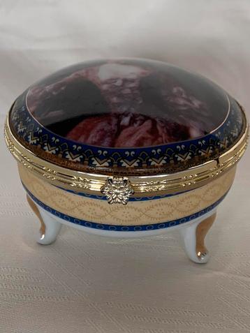 Victoriaans sieradendoosje  beschikbaar voor biedingen