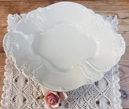 Creme kleurige schaal met sierlijk reliëf, Edelstein,Bavaria, Huis en Inrichting, Keuken | Servies, Gebruikt, Schaal of Schalen