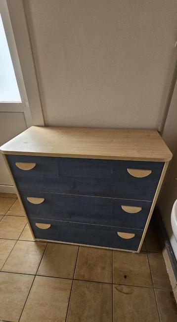 ladekast met 3 lades beschikbaar voor biedingen