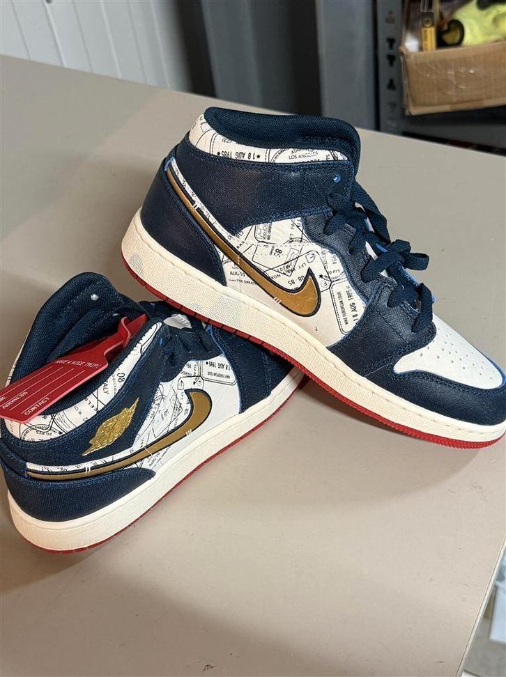Air Jordan 1 MID SE [GS] - Armory Navy & Goud - Maat 38, Vêtements | Hommes, Chaussures, Comme neuf, Enlèvement ou Envoi