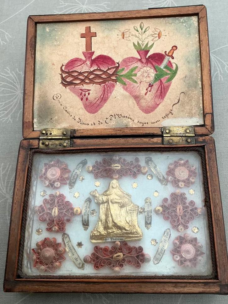 Art Monastique: draagbaar reliekschrijn of huisaltaartje, Antiek en Kunst, Antiek | Religieuze voorwerpen, Ophalen of Verzenden