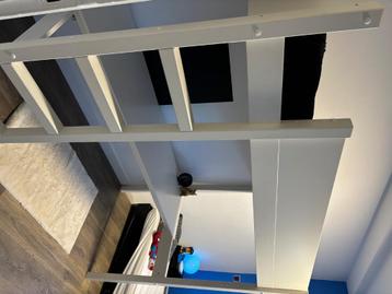 Hoogslaper met bureau beschikbaar voor biedingen