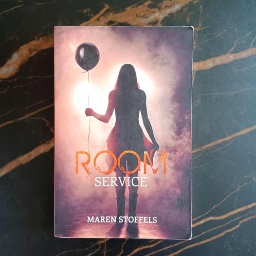 Maren Stoffels - Room Service, Boeken, Kinderboeken | Jeugd | 13 jaar en ouder, Zo goed als nieuw, Ophalen of Verzenden