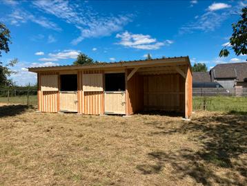 Dubbele box met Schuilstal 3x9  beschikbaar voor biedingen