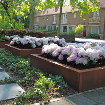 Cortenstalen plantenbakken beschikbaar voor biedingen