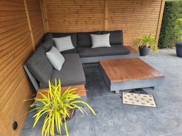 Tuinset in hoekvorm beschikbaar voor biedingen