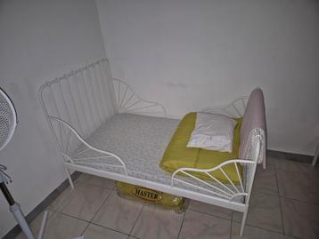 Bed  beschikbaar voor biedingen