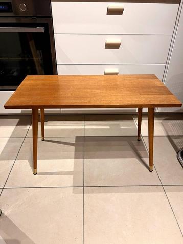 Salontafel in hout beschikbaar voor biedingen