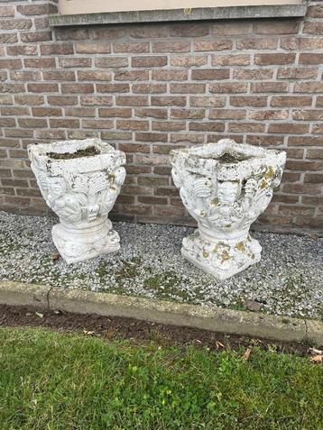 Betonnen bloempotten, vazen, tuinvaas. beschikbaar voor biedingen