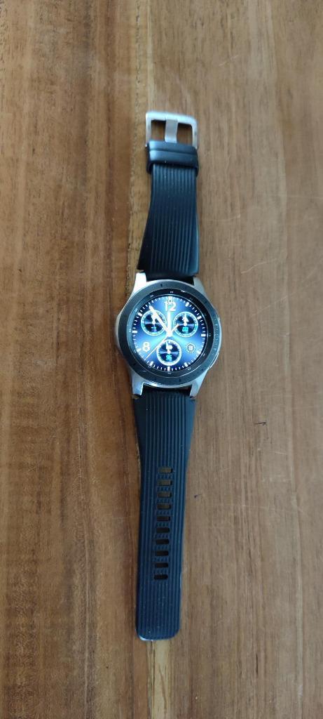 Samsung Galaxy A5B5 smartwatch in zeer goede staat., Handtassen en Accessoires, Smartwatches, Zo goed als nieuw, Ophalen of Verzenden