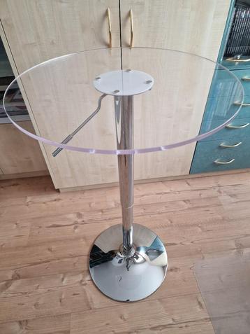 Plexi tafel beschikbaar voor biedingen
