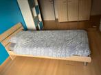 Enkel bed inclusief matras en bijhorend kleerkast, Ophalen, Zo goed als nieuw
