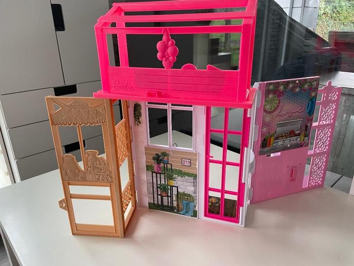 Draagbaar huis van Barbie, Kinderen en Baby's, Speelgoed | Poppenhuizen, Gebruikt, Poppenhuis, Ophalen of Verzenden