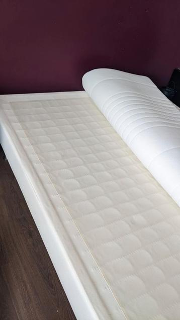 BOXSPRINGS IKEA 140X200 MET MATRAS TE KOOP, Huis en Inrichting, Slaapkamer | Boxsprings, Ophalen, Zo goed als nieuw